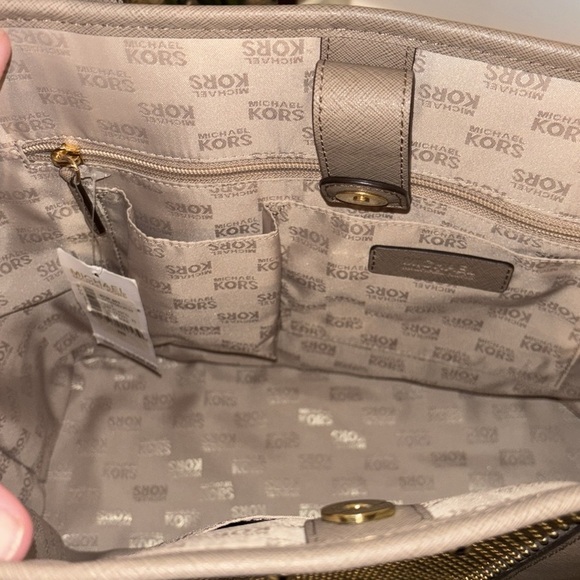 NWT. Michael Kors Taupe Tote Bag - Picture 6 of 8